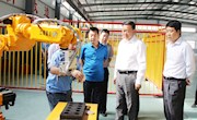 王一平到村街、企业调研