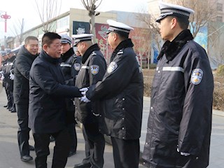 市委书记房欣、市长刘志亮节前看望慰问一线职工