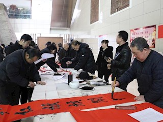 我市书法爱好者开展“写春联 送祝福”公益活动