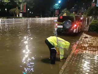 闻汛而动担使命，通宵奋战保畅通——市住建局有力应对我市强降雨袭击